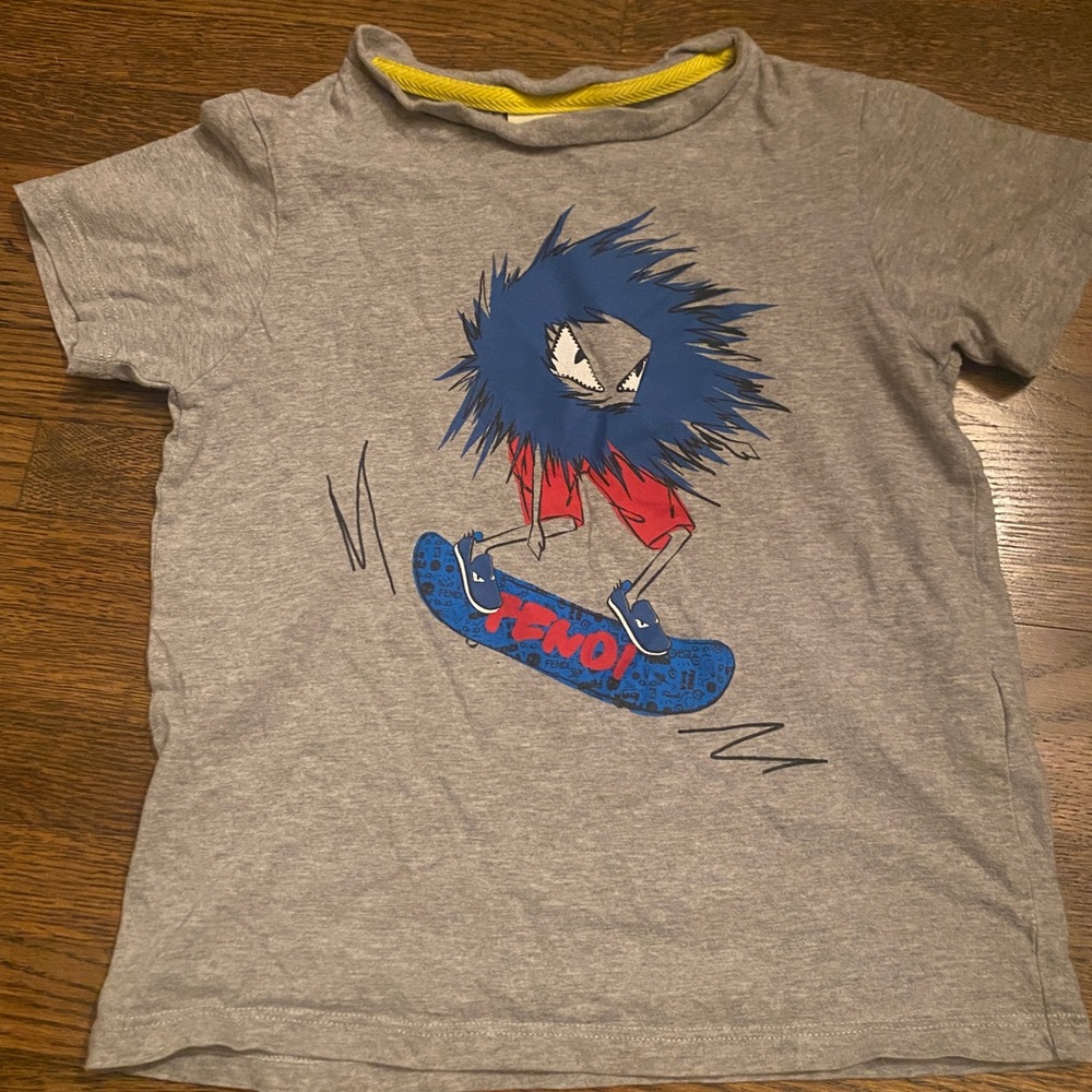 Fendi t-shirt - size 5
